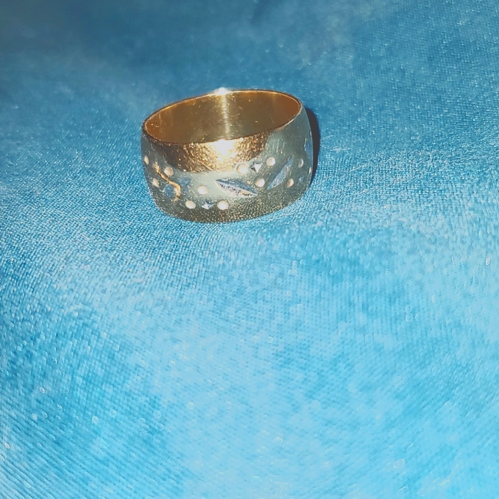 14k solid gold 7.7 grams - Picture 2 of 2
